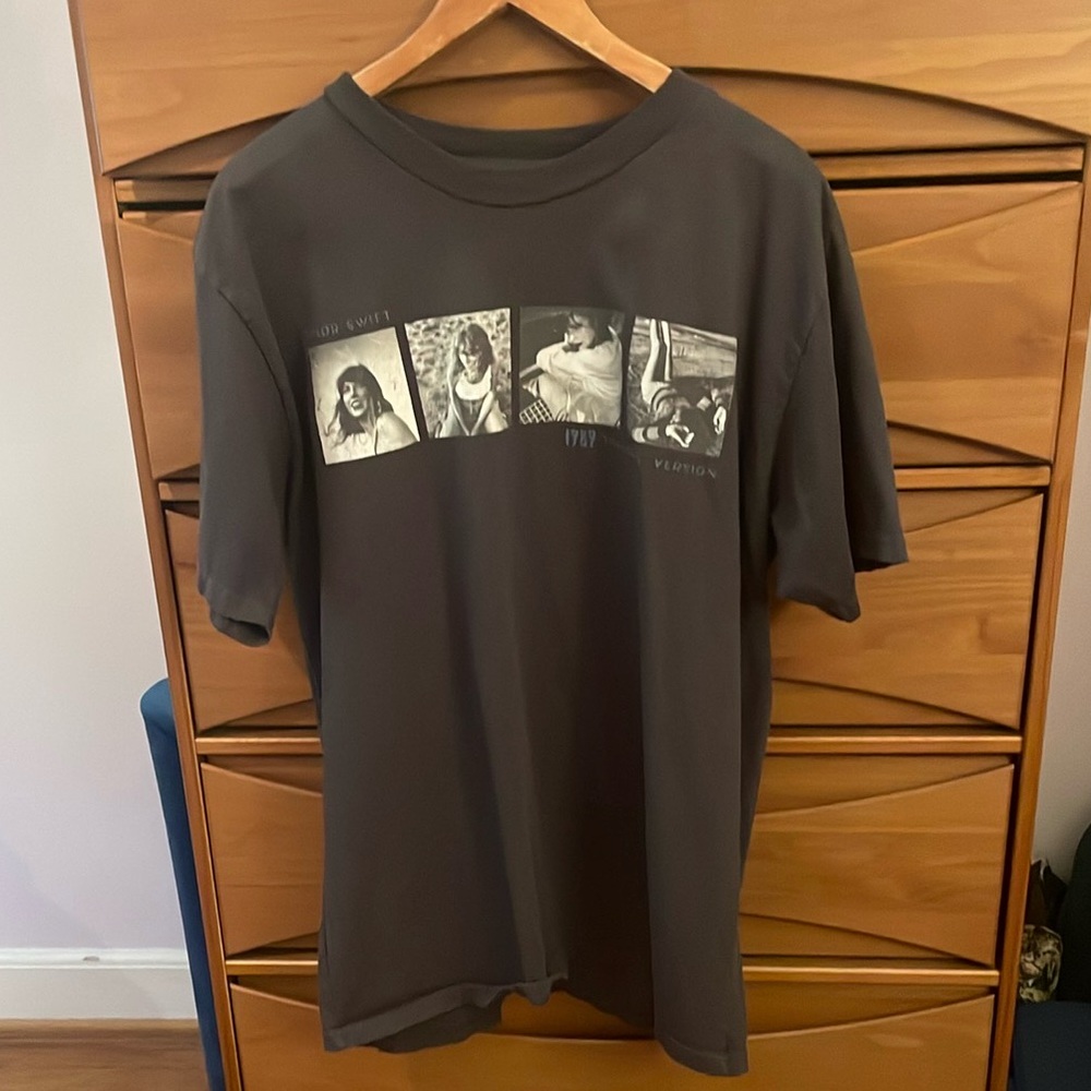 TAYLOR SWIFT MERCH. 1989 Taylor’s Version. Limited Edition.